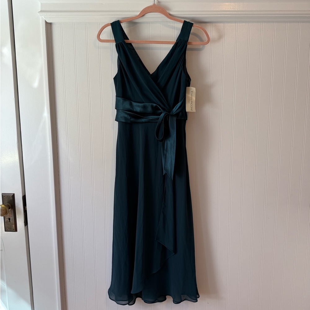 Elegant Evan Picone Teal Sleeveless Dress